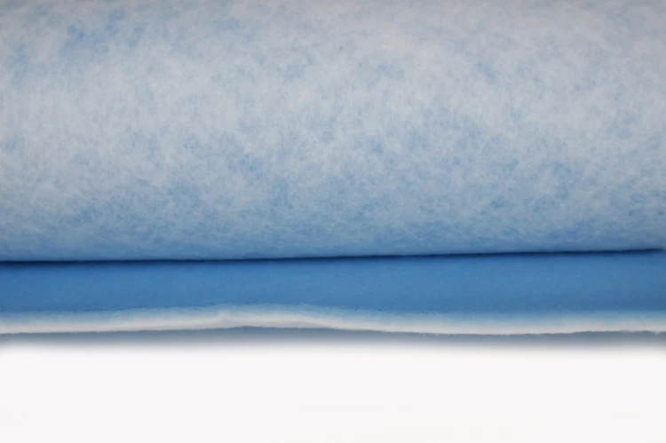 Włóknina biało-niebieska rolka